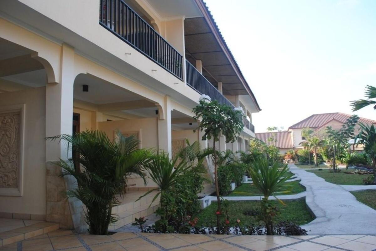 Lombok Beach Hotel Montongbuwoh Экстерьер фото