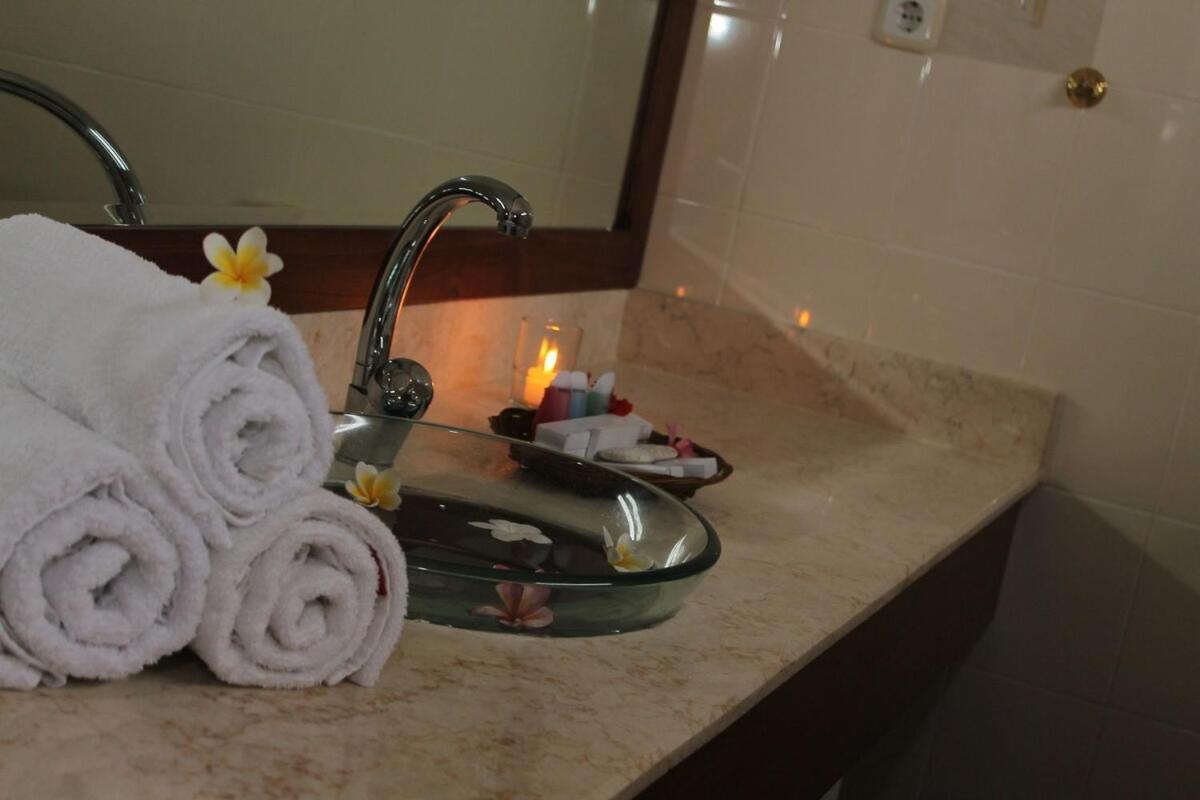 Lombok Beach Hotel Montongbuwoh Экстерьер фото